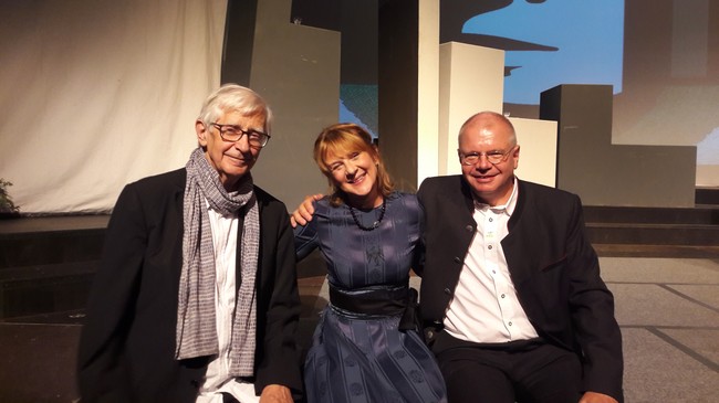 Right: Dr. Ernst Fleischhacker (initiator) Center: Martina Keiler (author) Left: Univ.-Prof. Dr. Josef Zelger (GABEK project)